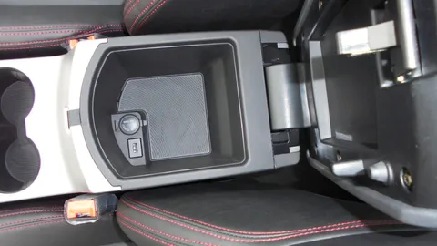 Car image 25