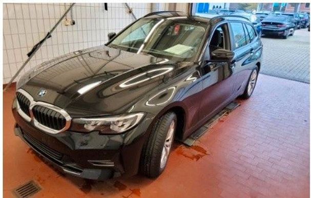 BMW 318d Touring Advantage 110 kW image number 1