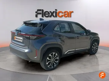 Car image 4
