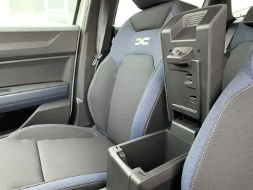 Car image 34