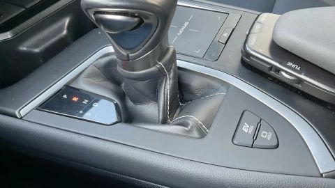 Car image 30