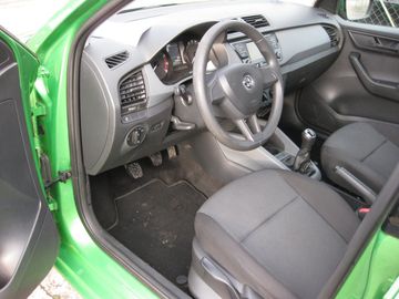 Car image 9