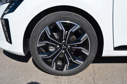 Car image 25