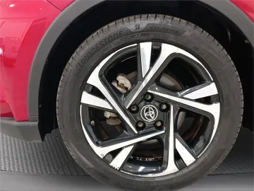 Car image 16