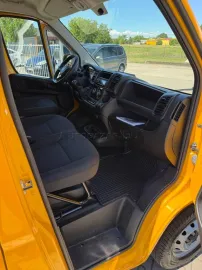 Car image 29