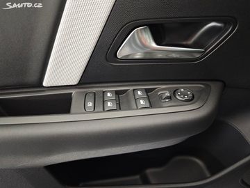 Car image 32
