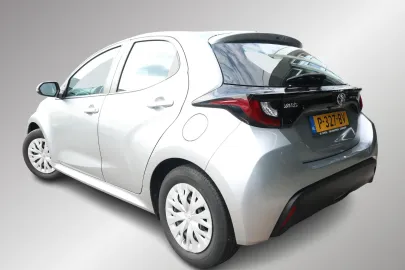 Car image 4