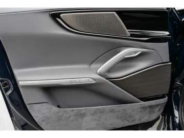 Car image 35