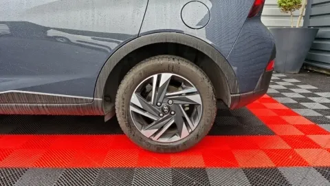 Car image 28