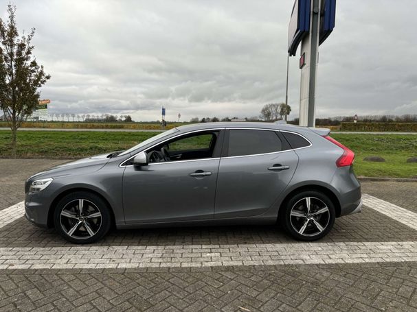 Volvo V40 T3 112 kW image number 2