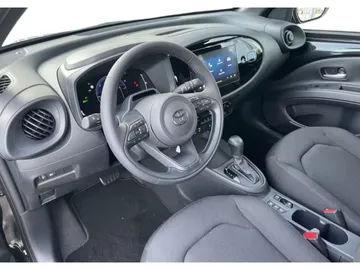 Car image 14