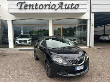 Car image 2
