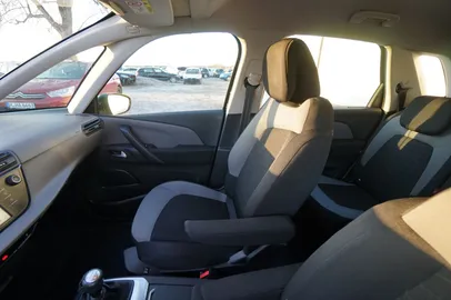 Car image 30