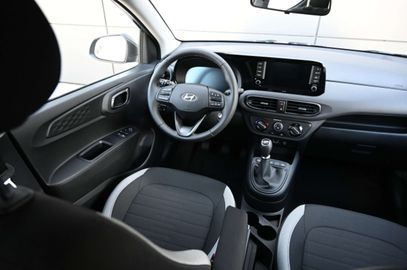 Car image 11