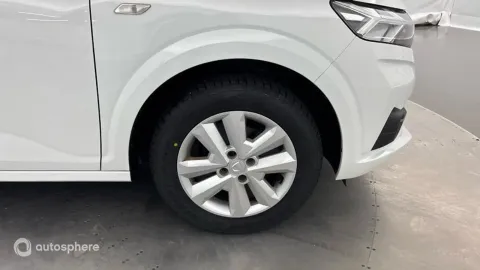 Car image 20