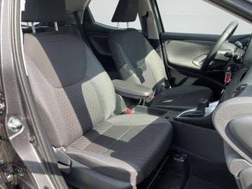 Car image 12