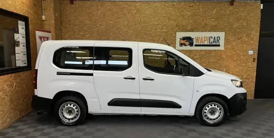 Car image 3