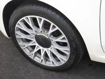 Car image 30