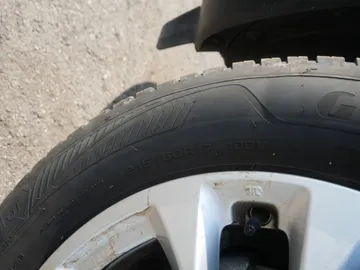 Car image 25