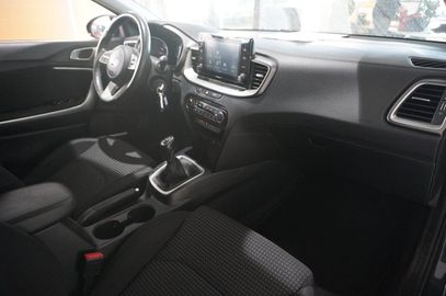 Car image 26