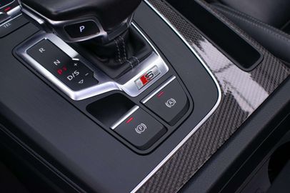 Car image 31