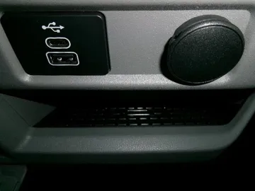 Car image 32