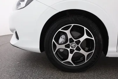 Car image 30