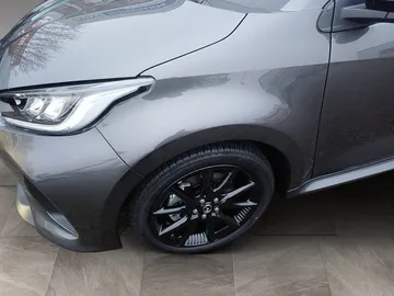 Car image 24