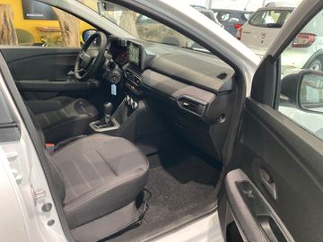 Car image 12