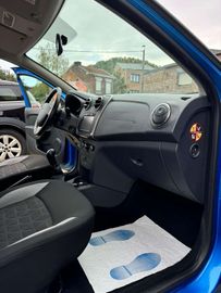 Car image 11