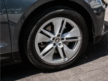 Car image 38