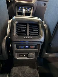 Car image 37