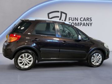 Car image 3