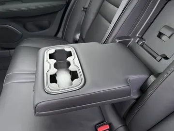 Car image 48