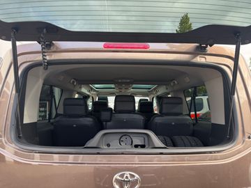 Car image 34