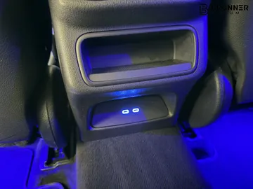 Car image 32