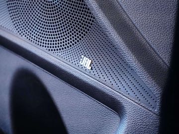 Car image 36