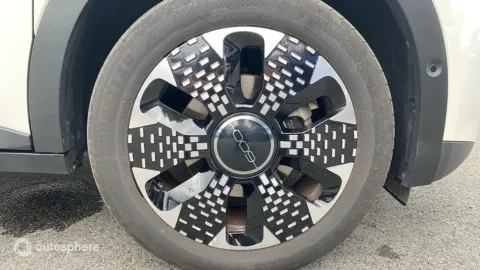 Car image 20
