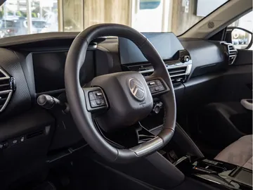 Car image 25