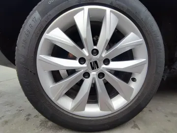 Car image 30