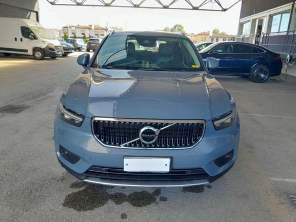 Volvo XC40 T2 95 kW image number 2