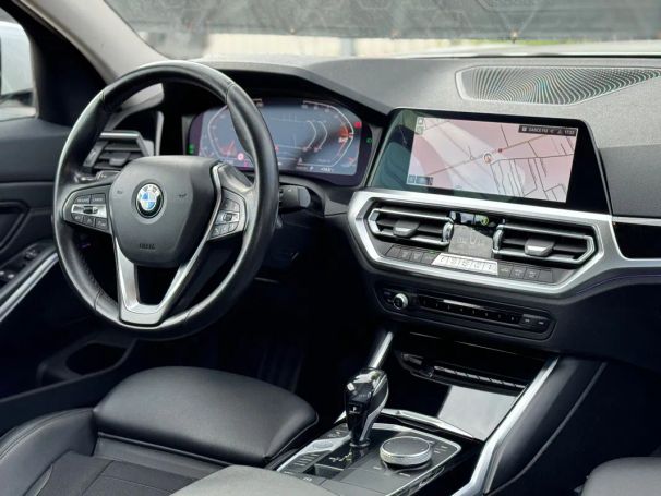 BMW 320i 135 kW image number 8