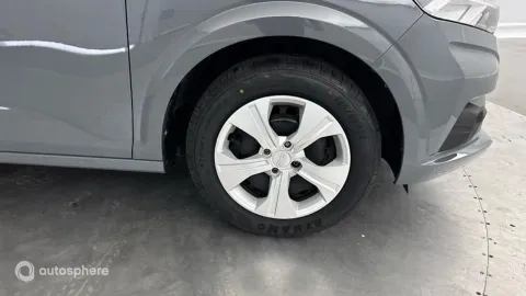 Car image 20