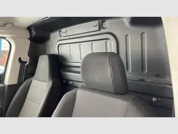 Car image 37