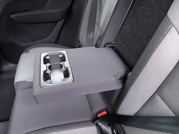 Car image 33