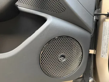 Car image 27