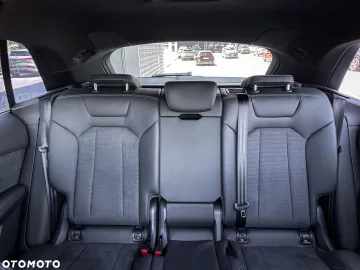 Car image 40