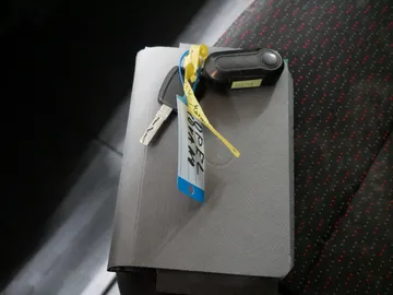 Car image 24