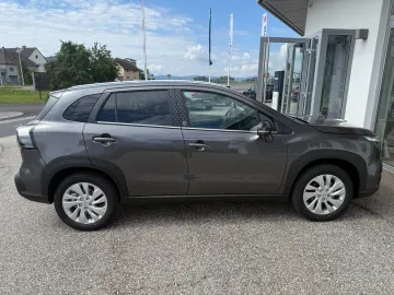 Car image 4