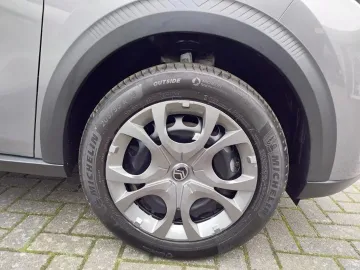 Car image 22
